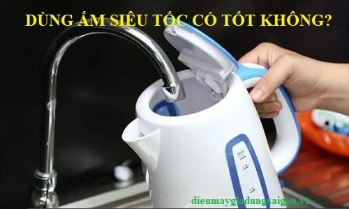 dùng ấm siêu tốc có tốt không